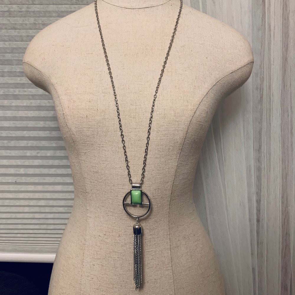 NWOT Paparazzi Long green fringe necklace